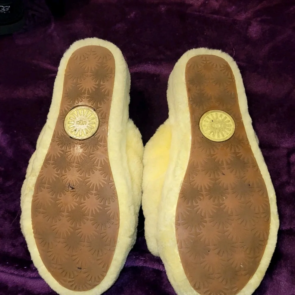 UGG Women's Fluffy Yellow Slippers Size 10 Pre Owned Good Condition - Picture 3 of 4